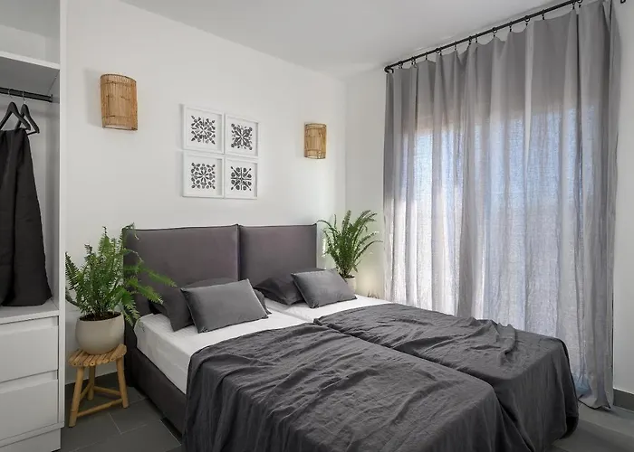 Seawater - Luxury Pool Retreat - 150m * Lakhania