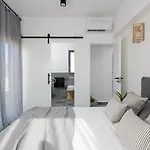 Seawater - Luxury Pool Retreat - 150m Λαχανιά