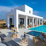 Seawater - Luxury Pool Retreat - 150m