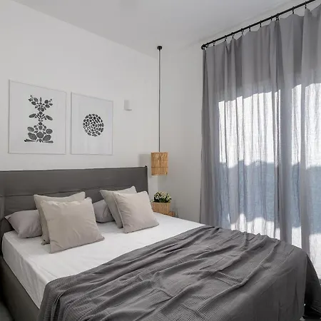 Seawater - Luxury Pool Retreat - 150m *