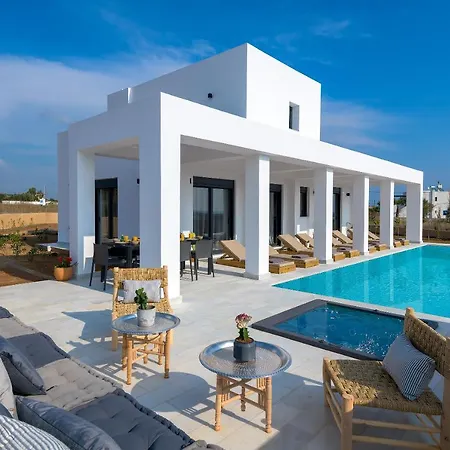 Seawater - Luxury Pool Retreat - 150m