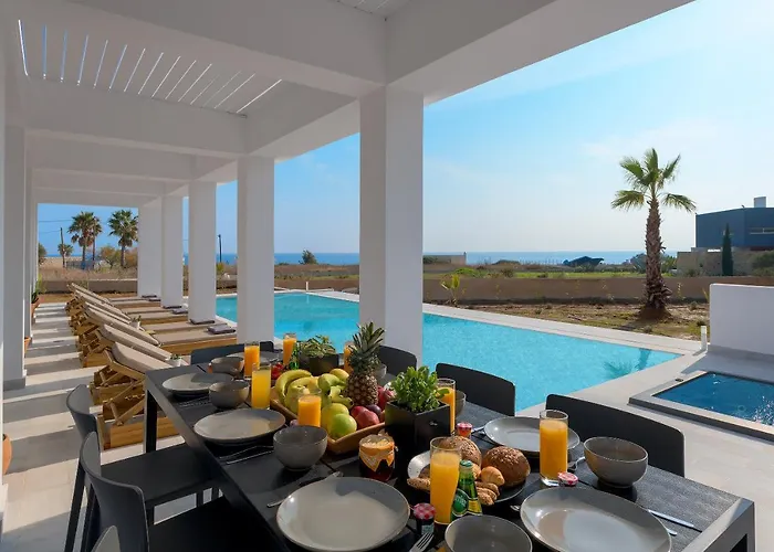 Seawater - Luxury Pool Retreat - 150m Villa Lakhania