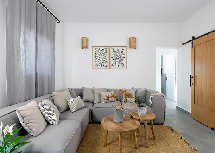 Seawater - Luxury Pool Retreat - 150m * Lakhania