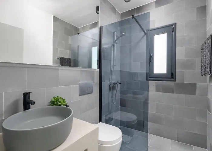 Villa Seawater - Luxury Pool Retreat - 150m