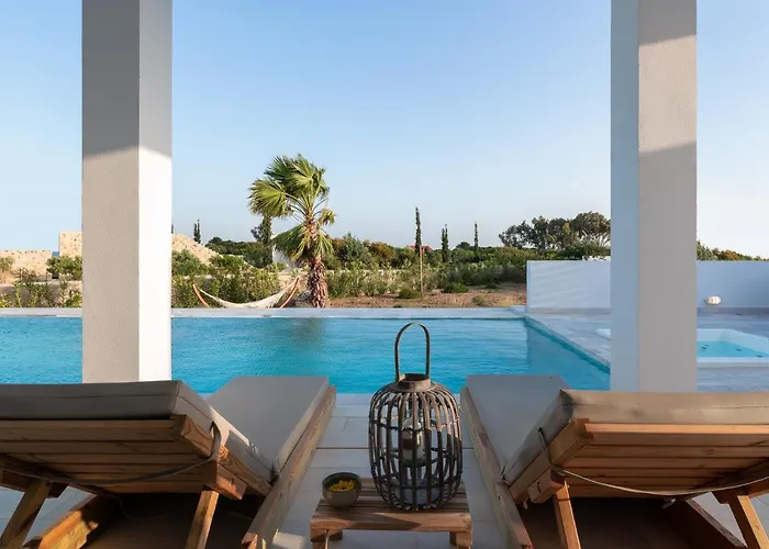 Seawater - Luxury Pool Retreat - 150m Lakhania