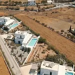 Seawater - Luxury Pool Retreat - 150m Villa *