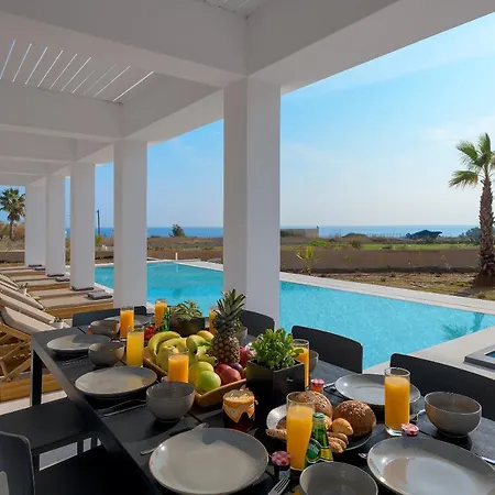 Seawater - Luxury Pool Retreat - 150m Villa Lachania