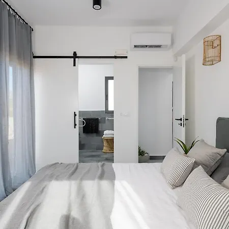 Seawater - Luxury Pool Retreat - 150m Lachania