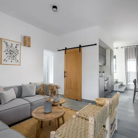 Seawater - Luxury Pool Retreat - 150m Villa