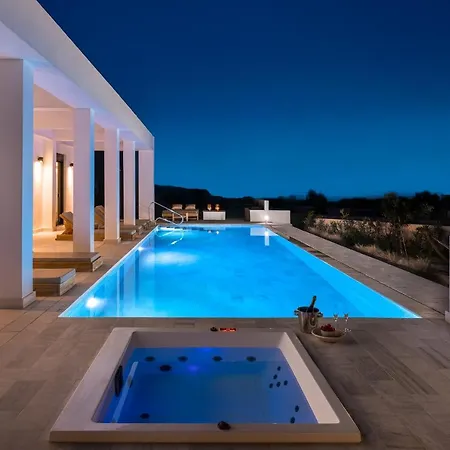 Seawater - Luxury Pool Retreat - 150m