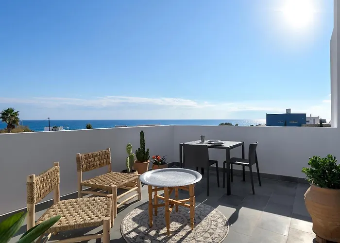 Seawater - Luxury Pool Retreat - 150m * 拉卡尼亚
